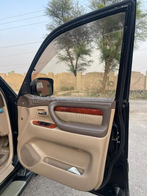 Toyota Land Cruiser 2001 for Sale in Faisalabad Toyota Land Cruiser 2001 for Sale in Faisalabad Image-3