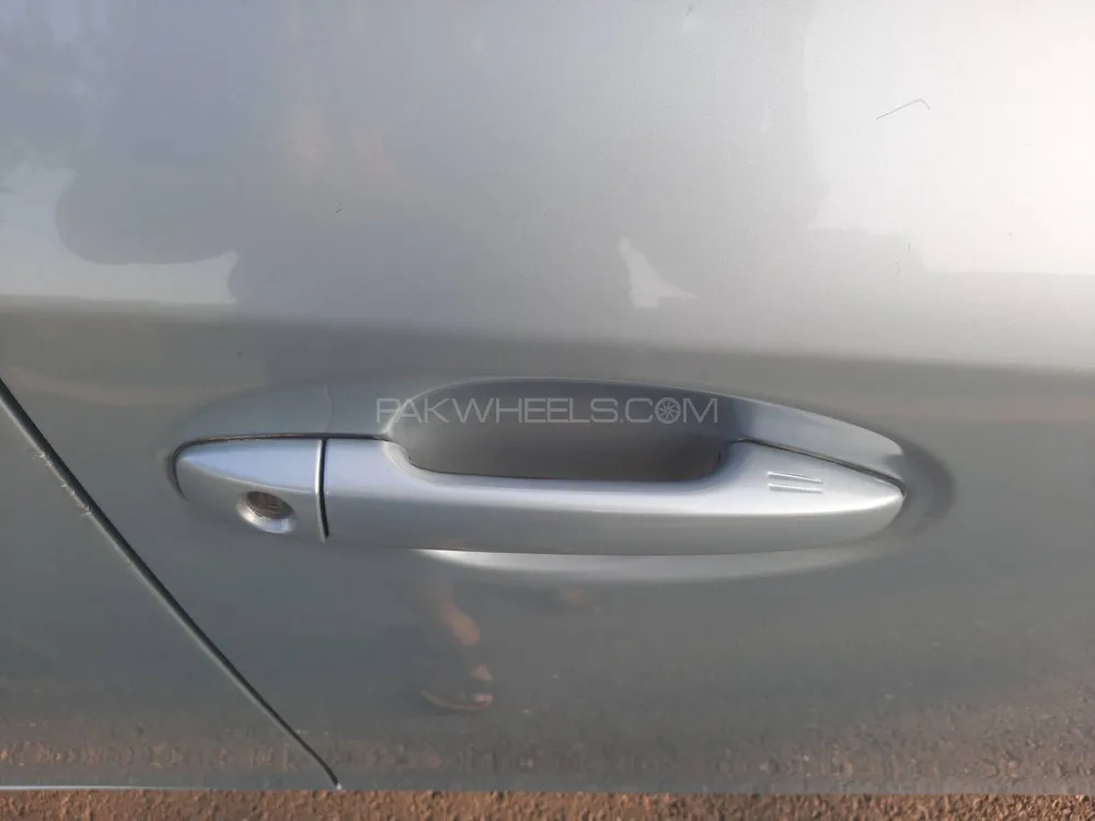Toyota Prius Alpha 2011 for Sale in Lahore Image-1