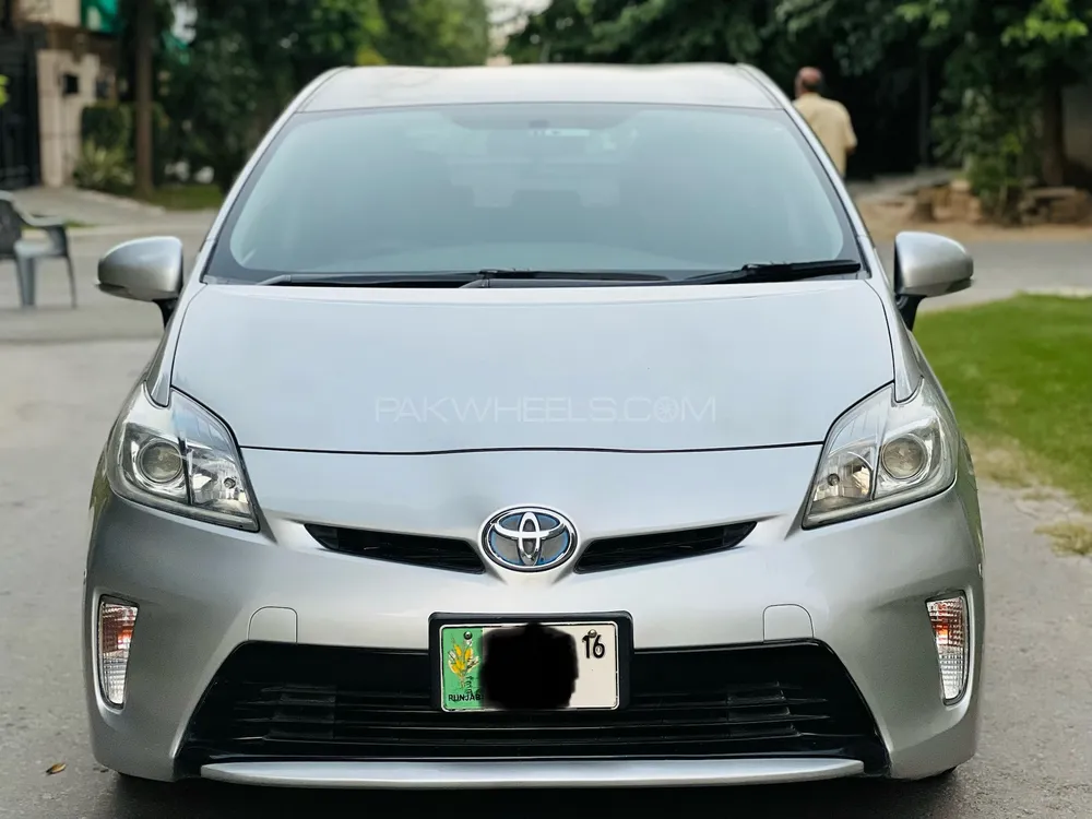 Toyota Prius 2013 for Sale in Lahore Image-1