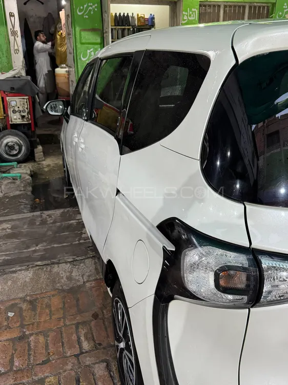 Toyota Sienta 2015 for Sale in Peshawar Toyota Sienta 2015 for Sale in Peshawar Image-5
