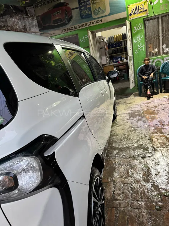 Toyota Sienta 2015 for Sale in Peshawar Toyota Sienta 2015 for Sale in Peshawar Image-3