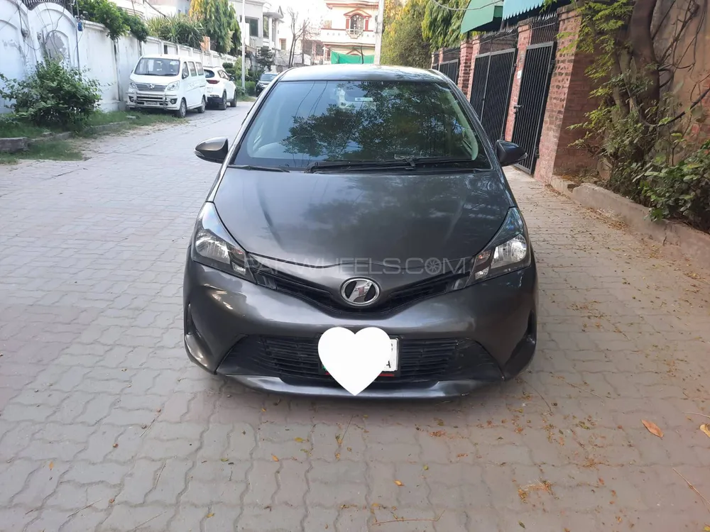 Toyota Vitz 2015 for Sale in Sialkot Image-1