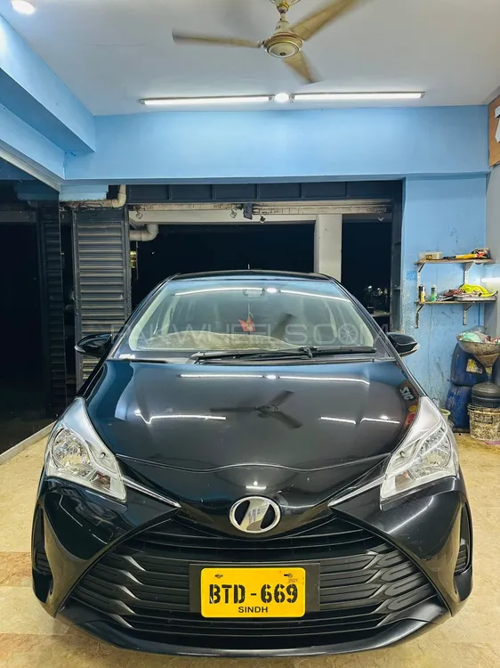 Toyota Vitz 2017 for Sale in Karachi Image-1