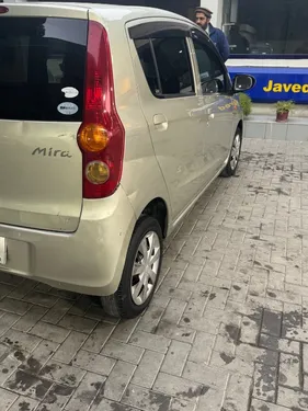 Daihatsu Mira 2011