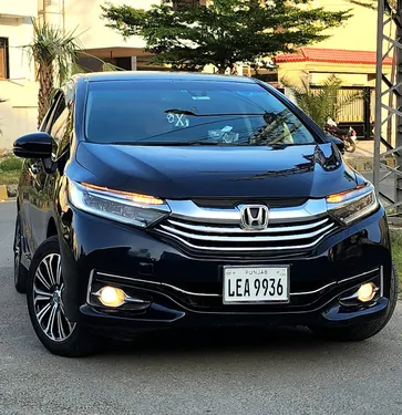 Honda Fit Shuttle Hybrid 2016