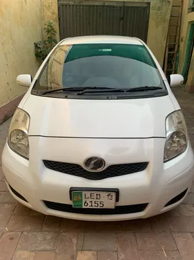 Toyota Vitz B Intelligent Package 1.0 2010