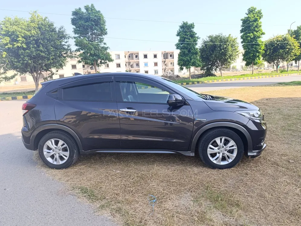 Honda Vezel 2016 for Sale in Sialkot Honda Vezel 2016 for Sale in Sialkot Image-4