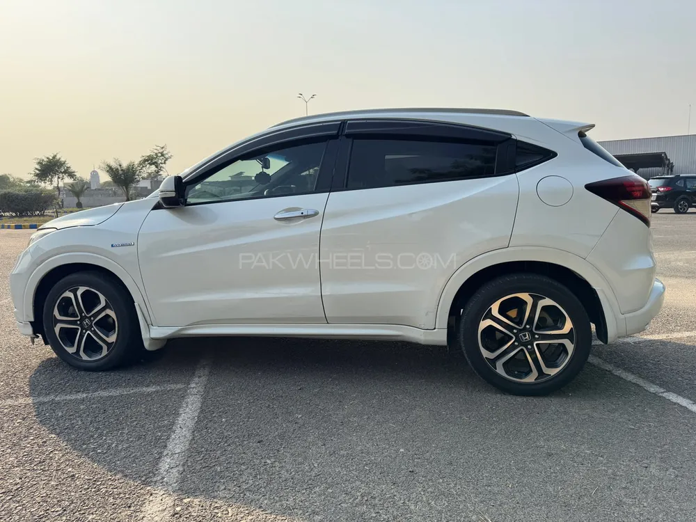 Honda Vezel 2015 for Sale in Lahore Honda Vezel 2015 for Sale in Lahore Image-3