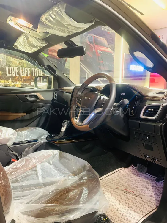 Isuzu D-Max 2025 for Sale in Gujranwala Isuzu D-Max 2025 for Sale in Gujranwala Image-3