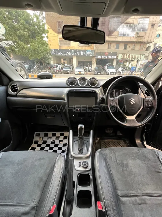 Suzuki Vitara 2017 for Sale in Karachi Suzuki Vitara 2017 for Sale in Karachi Image-4
