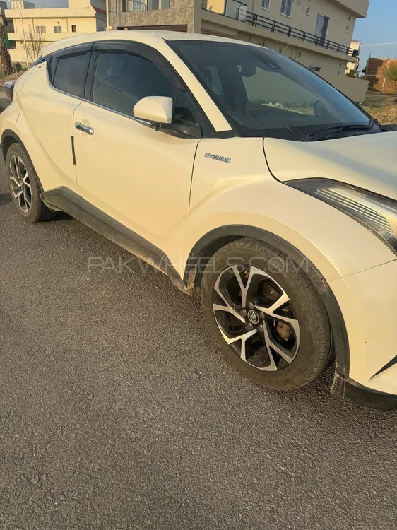 Toyota C-HR 2017 for Sale in Islamabad Toyota C-HR 2017 for Sale in Islamabad Image-11