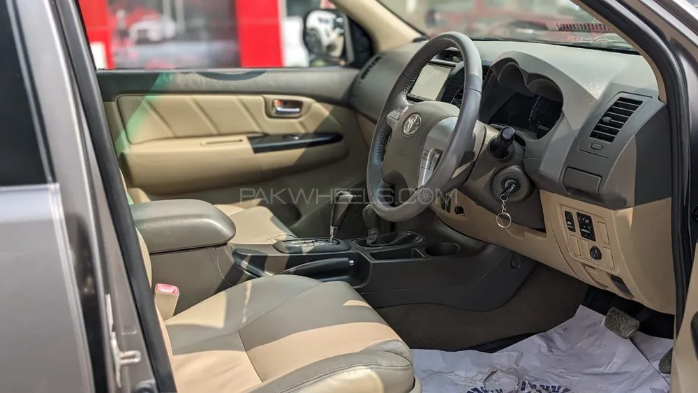 Toyota Fortuner 2014 for Sale in Karachi Toyota Fortuner 2014 for Sale in Karachi Image-9