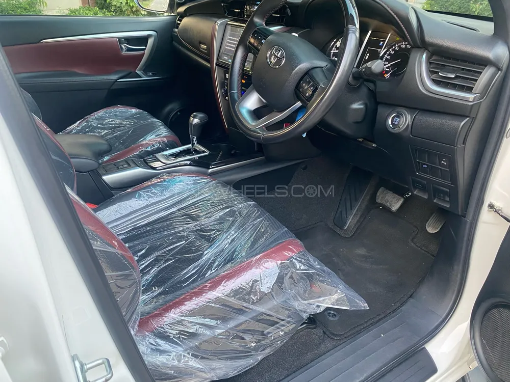 Toyota Fortuner 2023 for Sale in Lahore Toyota Fortuner 2023 for Sale in Lahore Image-9