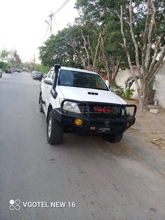 Toyota Hilux 2010 for Sale in Karachi Toyota Hilux 2010 for Sale in Karachi Image-2