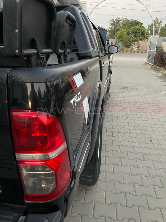 Toyota Hilux 2011 for Sale in Islamabad Toyota Hilux 2011 for Sale in Islamabad Image-5