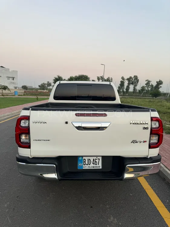 Toyota Hilux 2018 for Sale in Lahore Toyota Hilux 2018 for Sale in Lahore Image-3