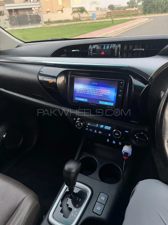 Toyota Hilux 2018 for Sale in Lahore Toyota Hilux 2018 for Sale in Lahore Image-13