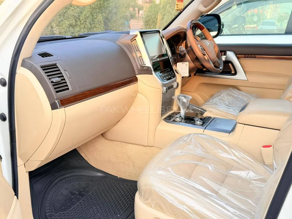 Toyota Land Cruiser 2016 for Sale in Karachi Toyota Land Cruiser 2016 for Sale in Karachi Image-5