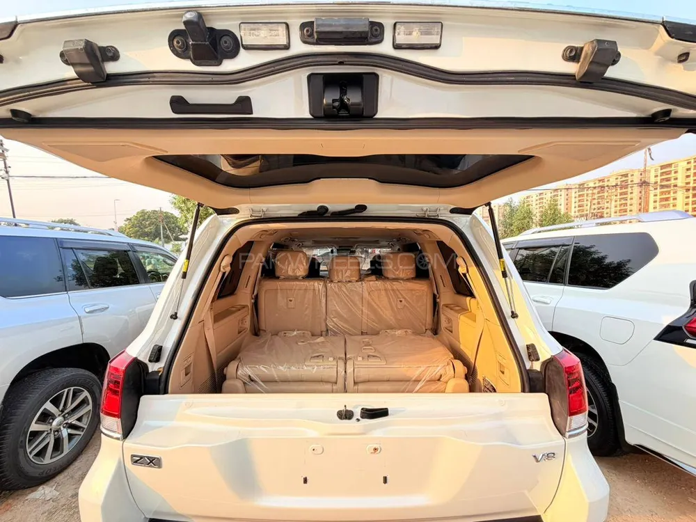 Toyota Land Cruiser 2016 for Sale in Karachi Toyota Land Cruiser 2016 for Sale in Karachi Image-9