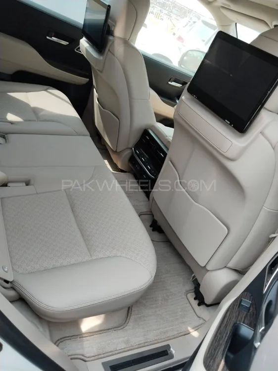 Toyota Land Cruiser 2022 for Sale in Karachi Toyota Land Cruiser 2022 for Sale in Karachi Image-17