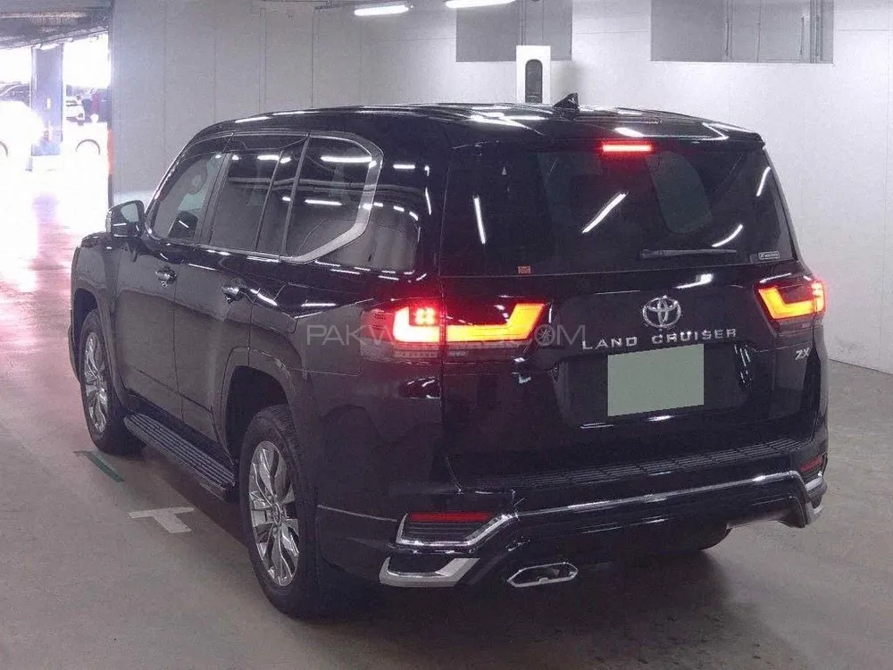 Toyota Land Cruiser 2023 for Sale in Lahore Toyota Land Cruiser 2023 for Sale in Lahore Image-3