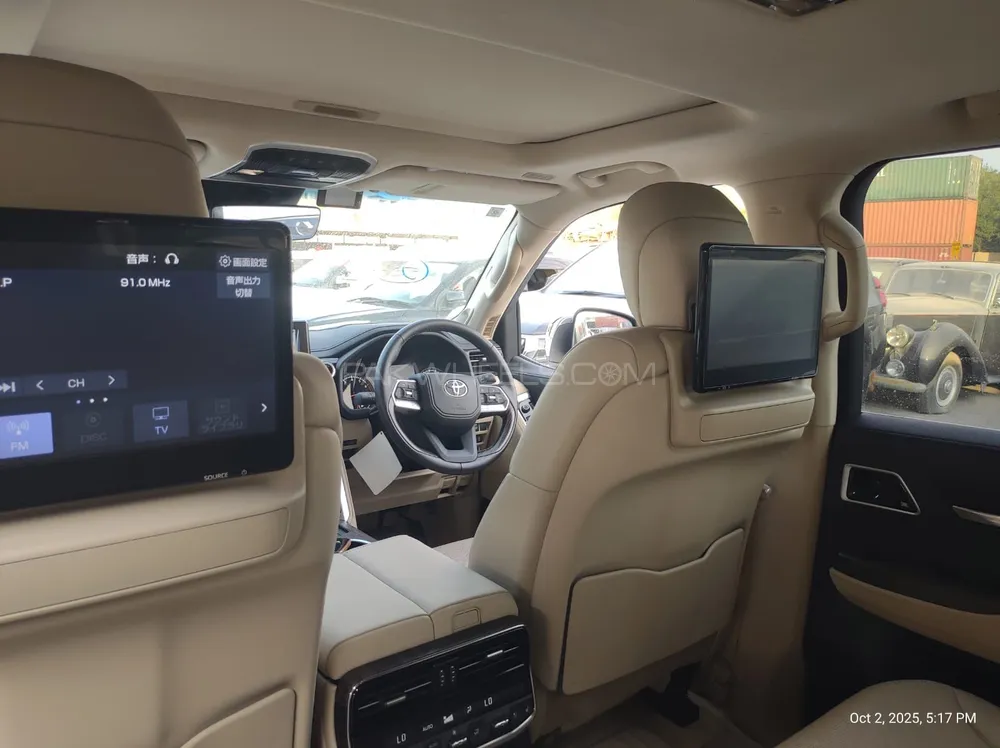 Toyota Land Cruiser 2023 for Sale in Multan Toyota Land Cruiser 2023 for Sale in Multan Image-7