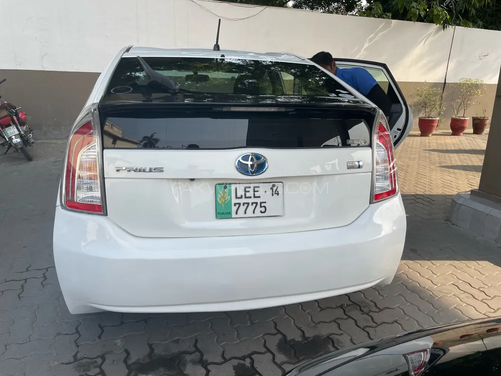 Toyota Prius 2011 for Sale in Lahore Toyota Prius 2011 for Sale in Lahore Image-7