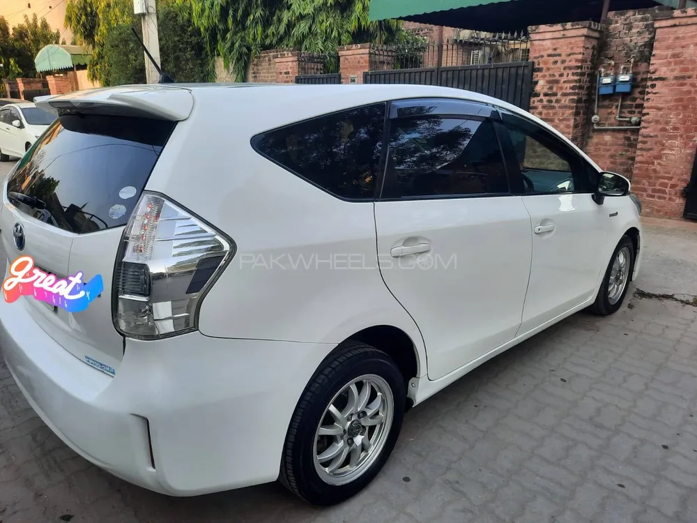 Toyota Prius Alpha 2012 for Sale in Sialkot Toyota Prius Alpha 2012 for Sale in Sialkot Image-9