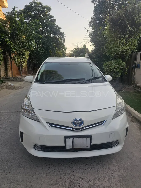 Toyota Prius Alpha 2013 for Sale in Rawalpindi Toyota Prius Alpha 2013 for Sale in Rawalpindi Image-1