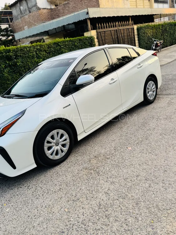 Toyota Prius 2020 for Sale in Peshawar Toyota Prius 2020 for Sale in Peshawar Image-15