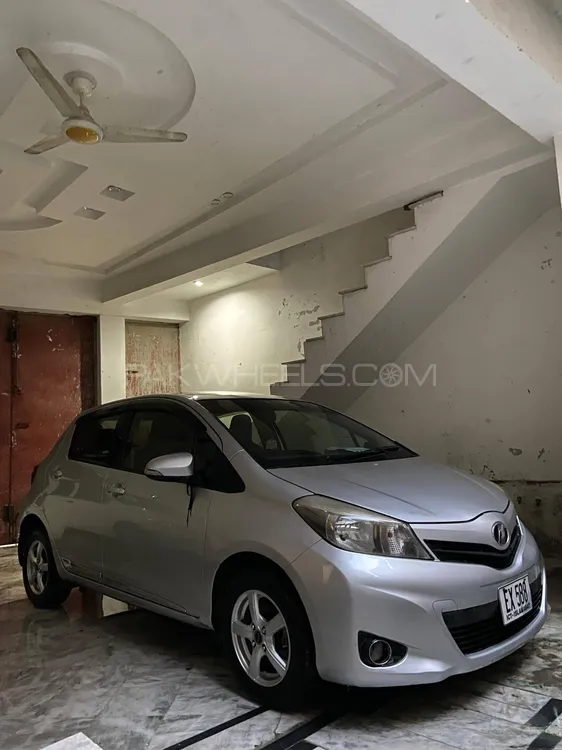 Toyota Vitz 2012 for Sale in Peshawar Image-1