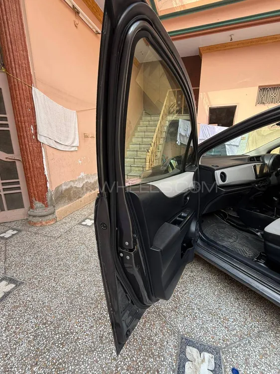 Toyota Vitz 2013 for Sale in Sargodha Toyota Vitz 2013 for Sale in Sargodha Image-3