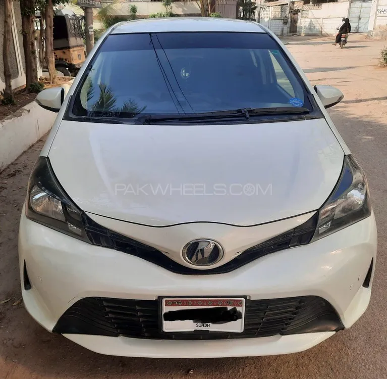 Toyota Vitz 2015 for Sale in Karachi Image-1