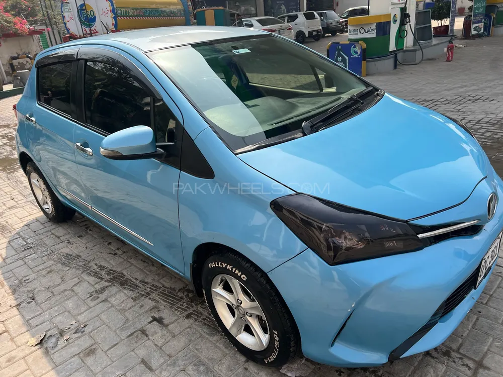 Toyota Vitz 2016 for Sale in Peshawar Image-1