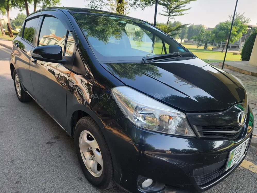 Toyota Vitz 2012 for Sale in Lahore Image-1