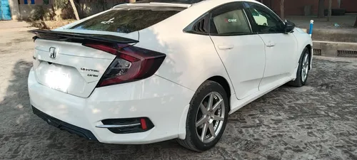 Honda Civic Oriel 1.8 i-VTEC CVT 2016