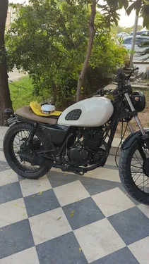 Suzuki GS 150 2015
