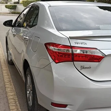 Toyota Corolla Altis Grande CVT-i 1.8 2015