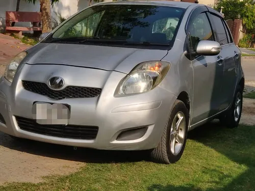 Toyota Vitz F 1.0 2010