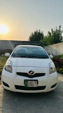 Toyota Vitz F 1.0 2010