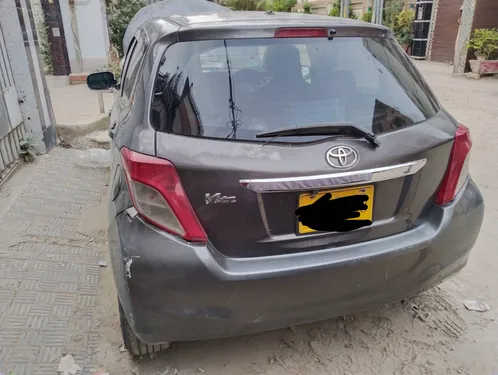 Toyota Vitz F 1.0 2012