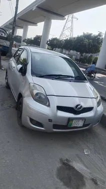 Toyota Vitz F 1.0 2013