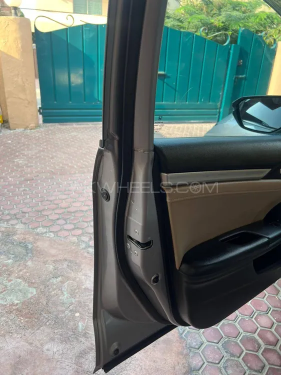 Honda Civic 2016 for Sale in Sialkot Honda Civic 2016 for Sale in Sialkot Image-8