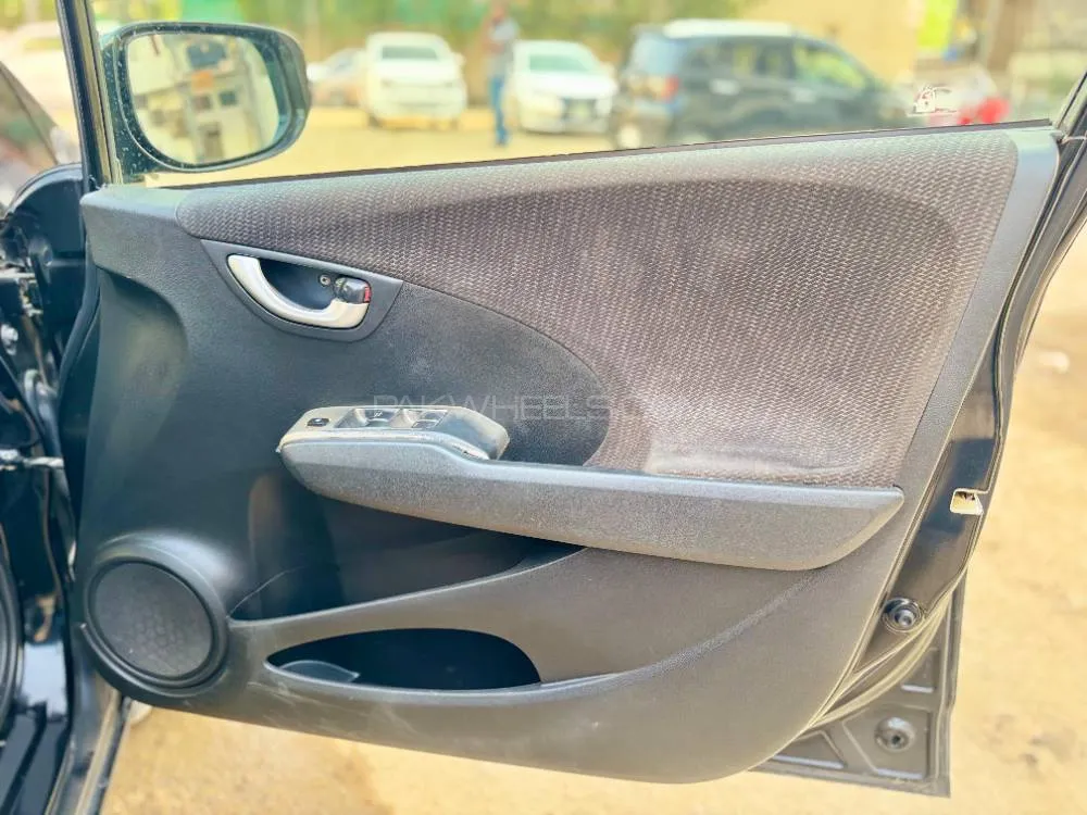 Honda Fit 2011 for Sale in Karachi Honda Fit 2011 for Sale in Karachi Image-11