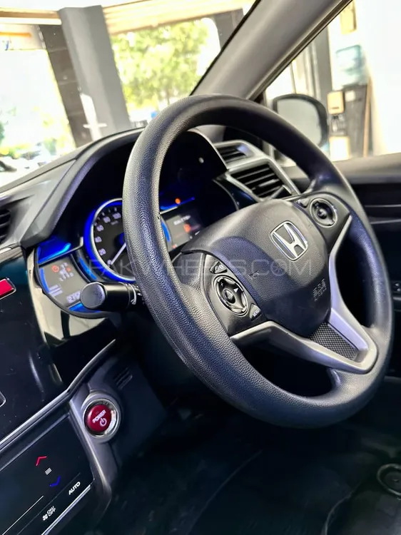 Honda Grace Hybrid 2015 for Sale in Karachi Honda Grace Hybrid 2015 for Sale in Karachi Image-6