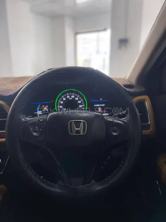 Honda Vezel 2015 for Sale in Karachi Honda Vezel 2015 for Sale in Karachi Image-4