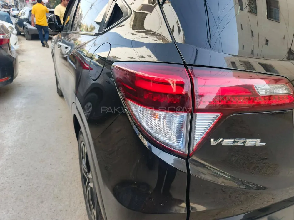 Honda Vezel 2017 for Sale in Karachi Honda Vezel 2017 for Sale in Karachi Image-3