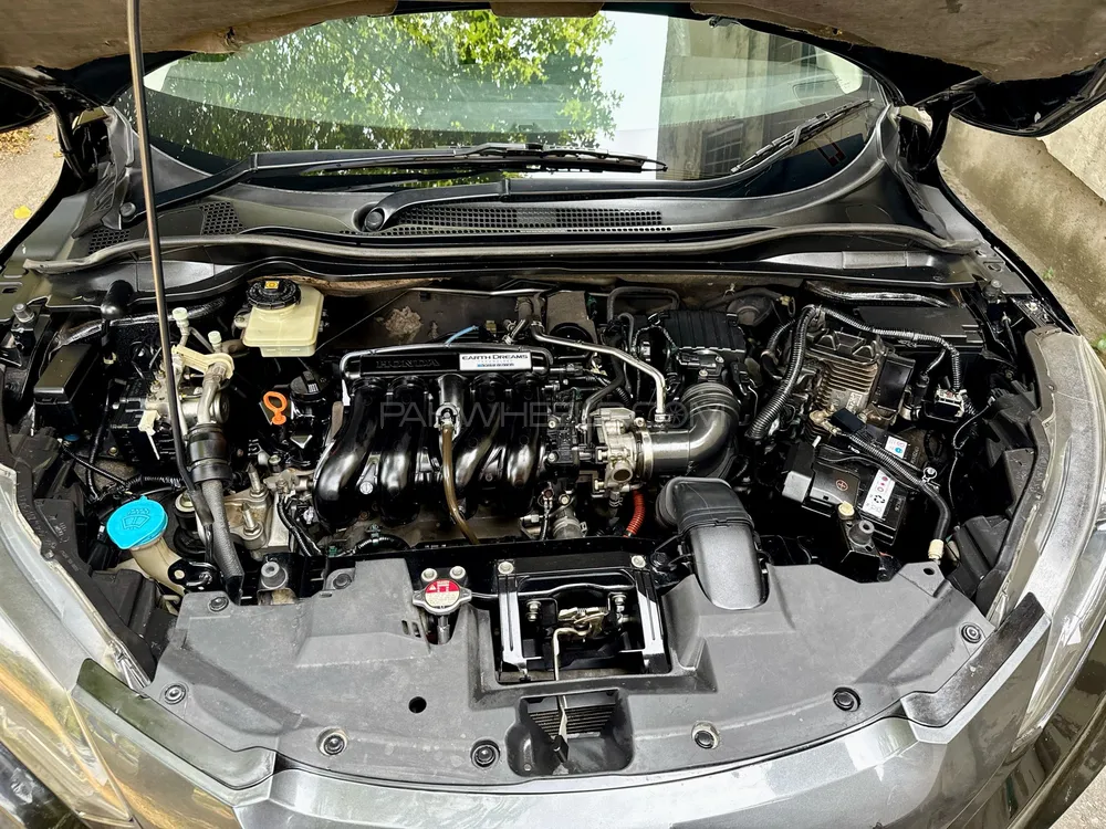 Honda Vezel 2016 for Sale in Lahore Honda Vezel 2016 for Sale in Lahore Image-8
