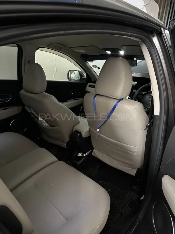 Honda Vezel 2014 for Sale in Karachi Honda Vezel 2014 for Sale in Karachi Image-4