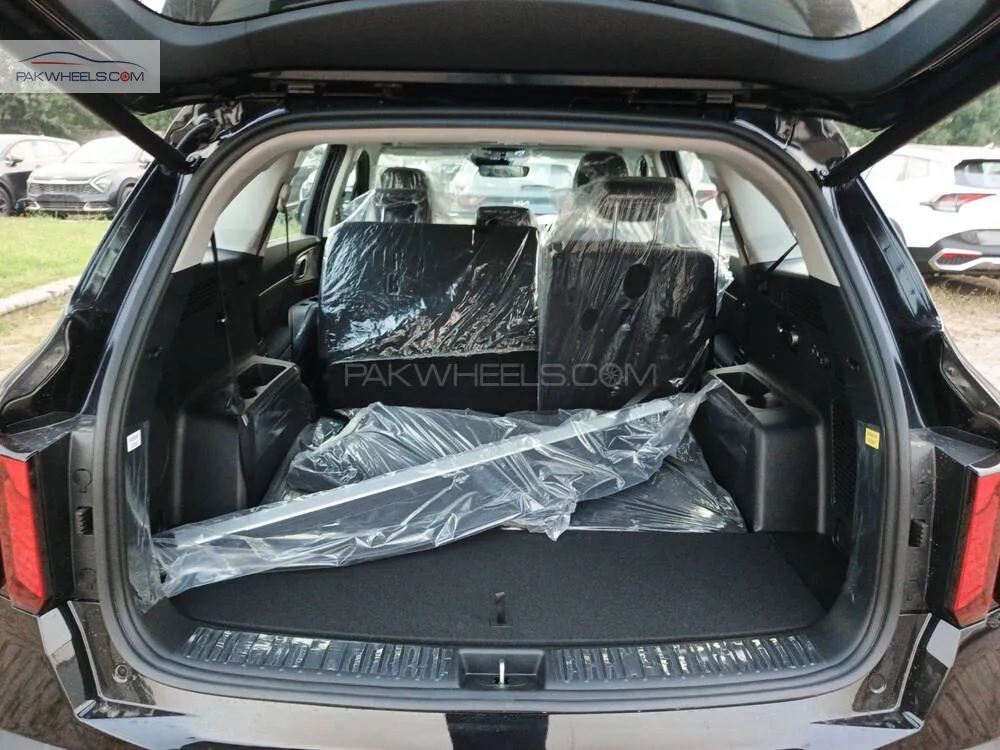 KIA Sorento 2025 for Sale in Lahore KIA Sorento 2025 for Sale in Lahore Image-11